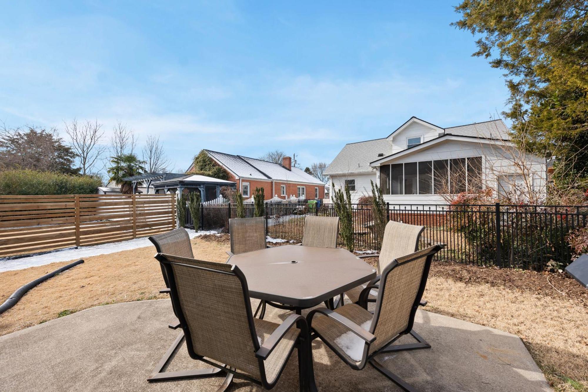 Charming Dt 3-Bed Bungalow With Fenced-In Yard 롤리 외부 사진
