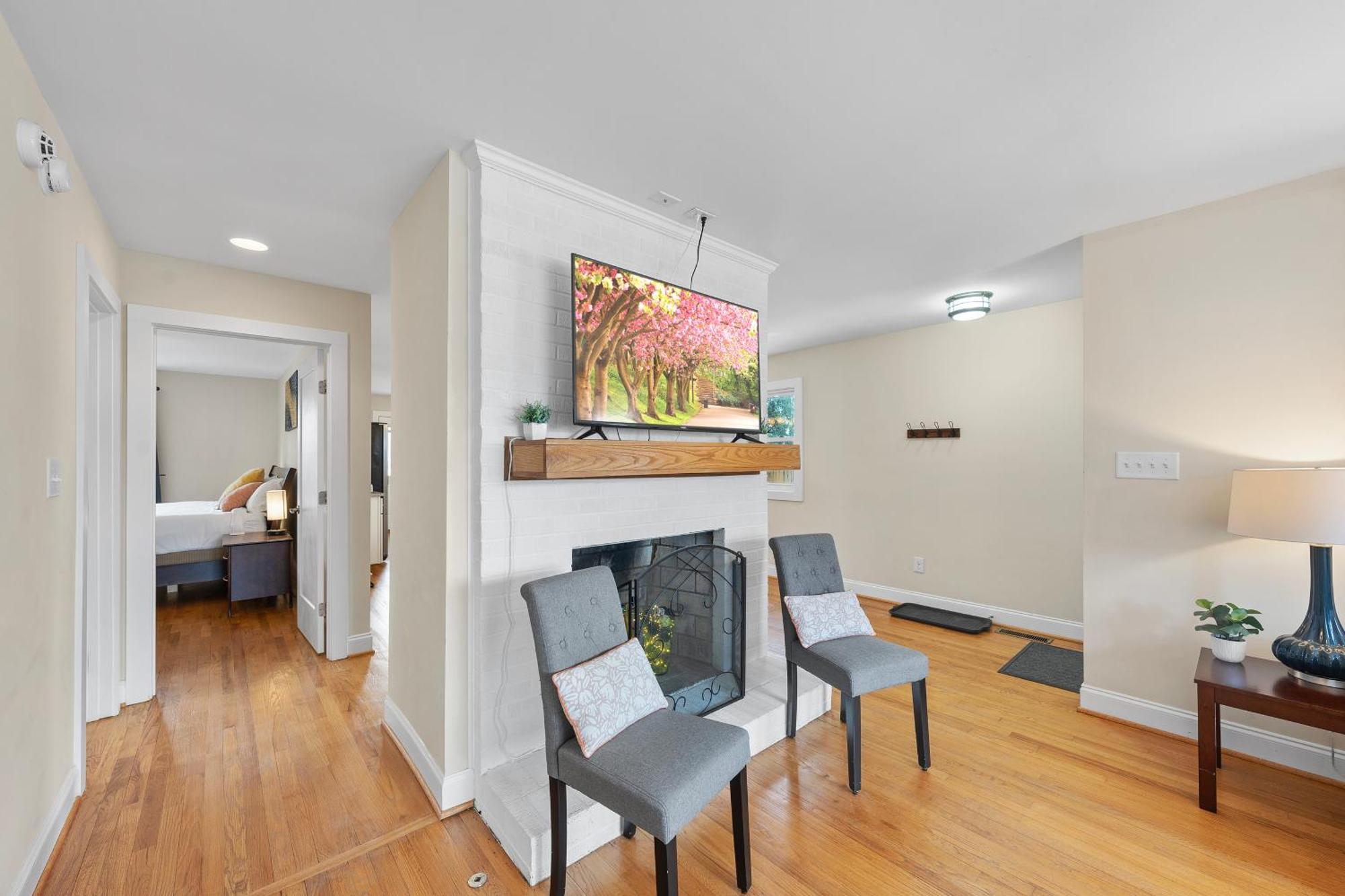 Charming Dt 3-Bed Bungalow With Fenced-In Yard 롤리 외부 사진