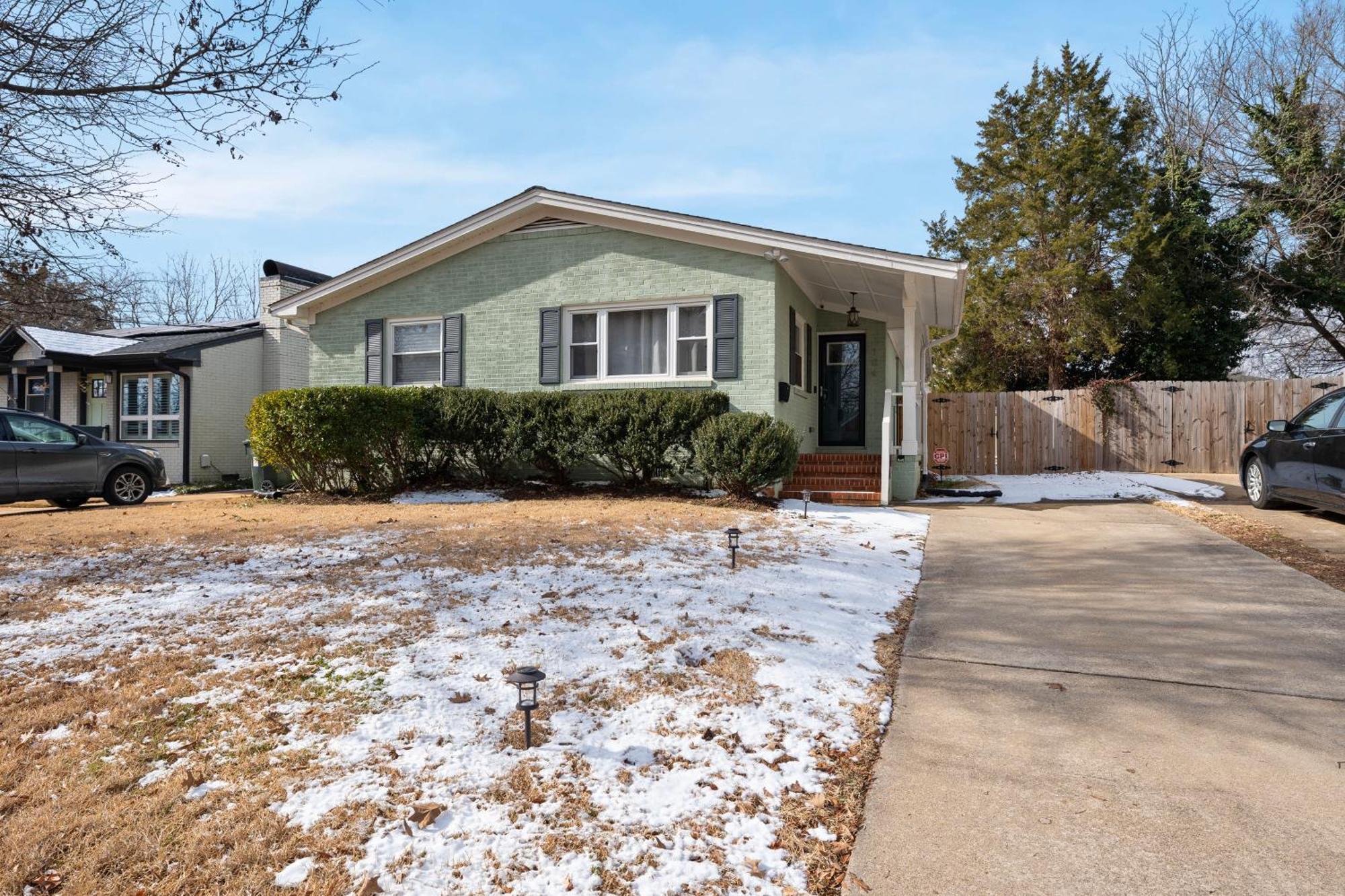 Charming Dt 3-Bed Bungalow With Fenced-In Yard 롤리 외부 사진