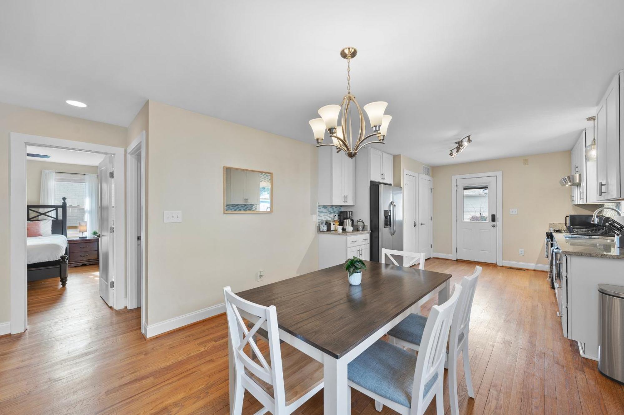 Charming Dt 3-Bed Bungalow With Fenced-In Yard 롤리 외부 사진